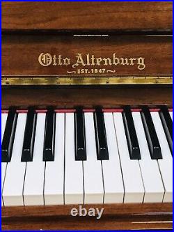 ALTENBURG SAMICK UPRIGHT PIANO WithBENCH CHERRY FINISH MINT COND
