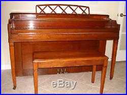 Beautiful Gulbransen Spinet Piano with Bench in Wellington, Florida