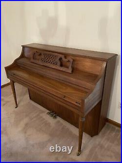 Console Piano (Kimball) Vintage Beautiful Comes With Bench 88 Keys