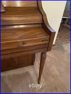 Console Piano (Kimball) Vintage Beautiful Comes With Bench 88 Keys