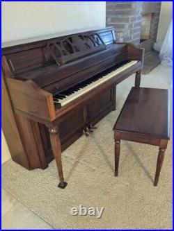 Everett Console Piano Walnut Upright Solid Walnut. Musical Theater Sound