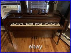 Everett Spinet Piano