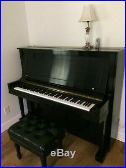 Excellent Steinway & Sons Traditional K-52 Professional Upright Piano (2005)