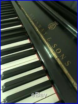 Excellent Steinway & Sons Traditional K-52 Professional Upright Piano (2005)