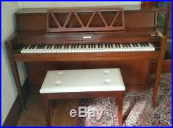 Grand console piano