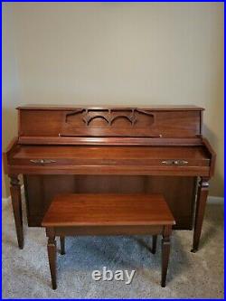 Grandma's Wurlitzer Piano Upright with Bench 2817015 Style 2271 Excellent 90's