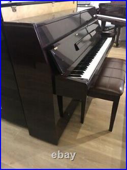 Hyundai U820 Upright Piano 41 1/2 Polished Mahogany
