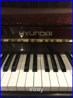 Hyundai U820 Upright Piano 41 1/2 Polished Mahogany