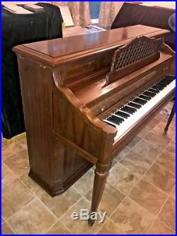 KIMBALL Artist Upright Console Piano, Pristine Condition, Used very little Tuned