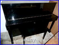 Kawai 44 Upright Piano. CX5HEP 1998 USA. High Gloss Ebony. Bench & 50+ books