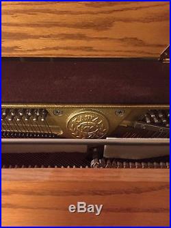 Kawai Upright piano 502-S, comes with original matching bench