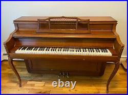 Kranich & Bach 1864, 40 Light Walnut Spinet Piano