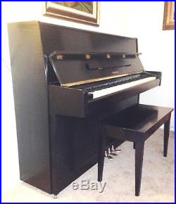 MUSICIAN'S YAMAHA U1 PIANO (Local pick up only) Excellent condition
