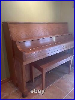 P22 yamaha upright oak piano