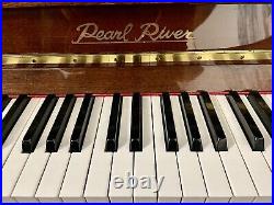 Pearl River UP118 Upright Piano 46 1/2 Polished Walnut