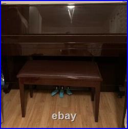 Pearl River UP 108 Piano with bench Mohagony
