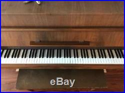 Piano Good Condition / Upright Piano / Lindbergh For Sale