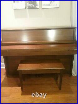 Piano Howard by Baldwin 41 console with storage bench. Walnut. 1975