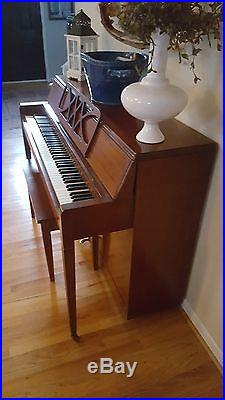 Piano Kolher & Campbell Upright good condition sounds great