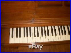 Piano Wurlitzer spinet 36 H used. Lightly used. One owner