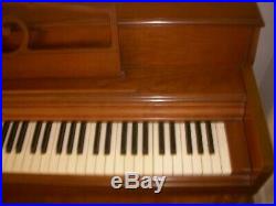 Piano Wurlitzer spinet 36 H used. Lightly used. One owner