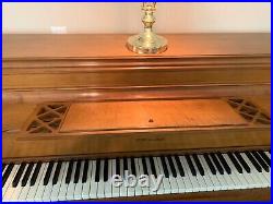Piano upright 1965 Story and Clark, light maple finish, original bench included