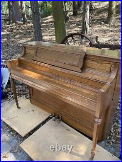 Piano yamaha Model M212 Oak used excellent condition