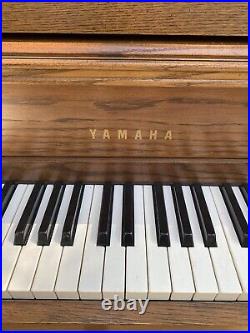 Piano yamaha Model M212 Oak used excellent condition