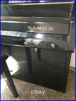 SAMICK HIGH-GLOSS BLACK FORMAL STUDIO UPRIGHT PIANO (Imperial German Scale)