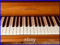 SAMICK upright console piano SC-330NCF