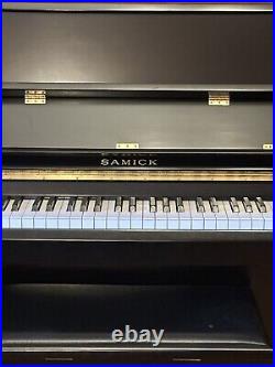 Samick 43 Continental Console piano