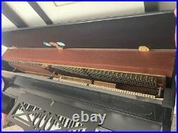 Samick Console Piano