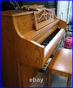 Samick JS-143 Console Piano (with bench)