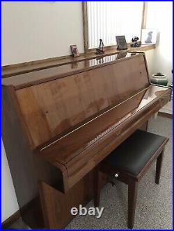 Samick SU 105 Upright Piano