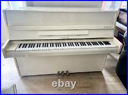 Samick SU-108 Upright Piano 42 1/2 Polished White/Ivory