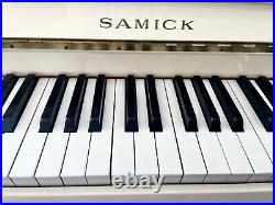 Samick SU-108 Upright Piano 42 1/2 Polished White/Ivory
