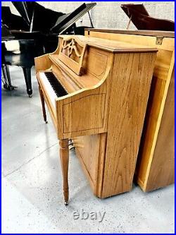 Samick SU-143 Upright Piano 43 1/2 Satin Walnut