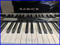 Samick SU-147 Upright Piano 47 Polished Ebony