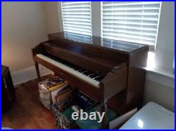 Shoninger Upright Piano $450 in excellent condition from the 1980s Looks great