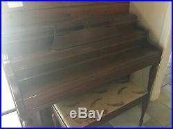 Steinway Model 40 Console 42 Upright Piano in Walnut Mfg 1965 in USA withbench