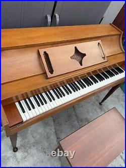 Upright Grand Piano Consolla 70