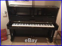 Upright Yamaha Piano 88 Keys