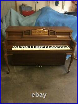 Upright piano Story & Clark with bench, excellent condition, hardly used, 1990
