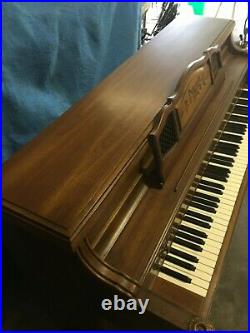 Upright piano Story & Clark with bench, excellent condition, hardly used, 1990