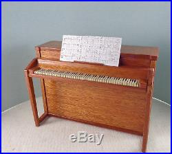 VINTAGE 70's MID CENTURY WOODEN UPRIGHT PIANO 16 Scale Barbie, FR, 12 Doll