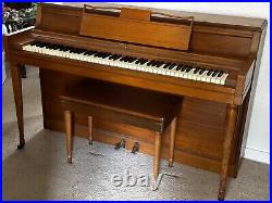 WURLITZER SPINET UPRIGHT PIANO / Plays Well and In Great Condition