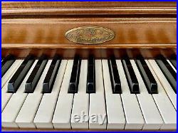 Wurlitzer 2125 Console Upright Piano 41 Satin Walnut