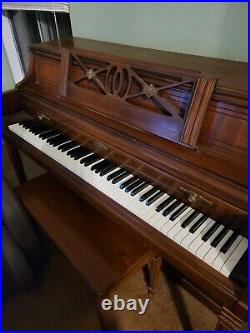 Wurlitzer Model 2725 88-Key Console Piano with Matching Bench Walnut
