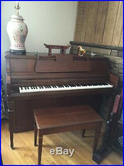 Wurlitzer upright piano in excellent condition with bench local pickup