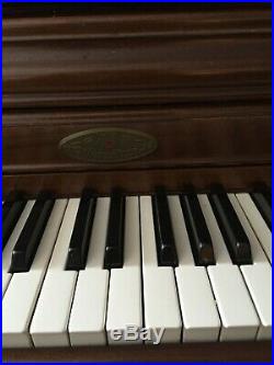 Wurlitzer upright piano in excellent condition with bench local pickup